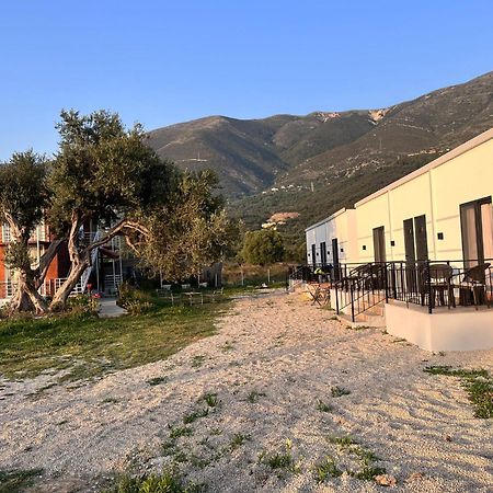 Vila Ari Borsh Exteriér fotografie