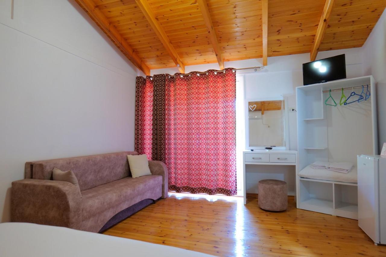 Vila Ari Borsh Exteriér fotografie