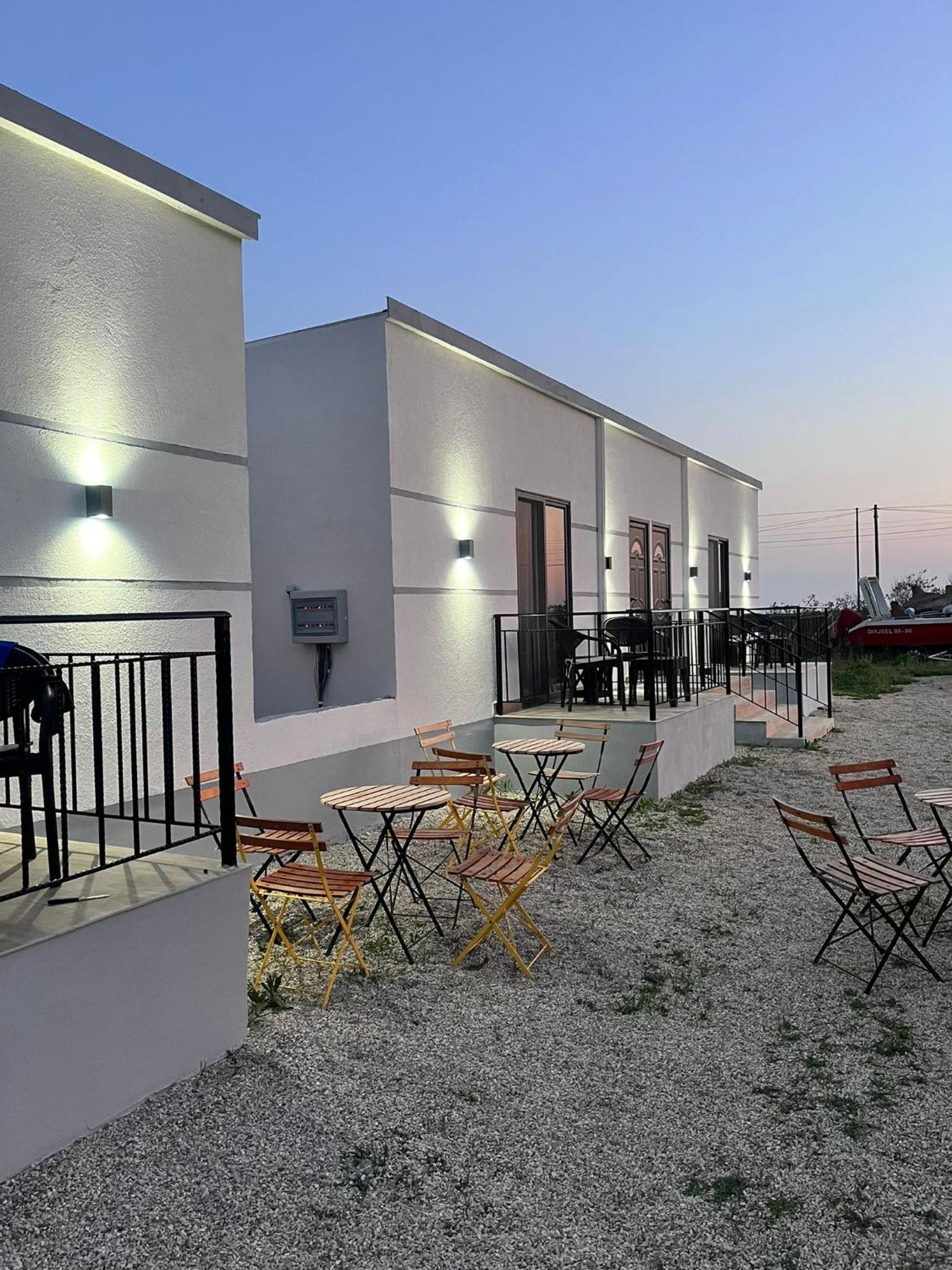 Vila Ari Borsh Exteriér fotografie